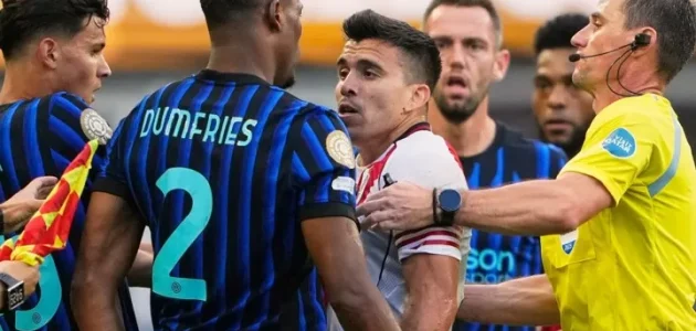 دومفريز طُرد من الملعب بعد اشتباك ناري في كأس العالم للأندية