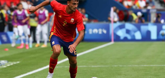 برشلونة وريال بيتيس يوقعان مع مدافع في تكرار لصفقة 2020