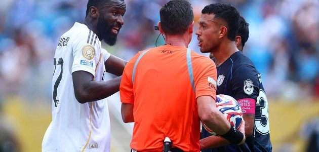 الفيفا يبدأ تحقيقا مع لاعب باتشوكا وسط مزاعم عنصرية ضد روديجر